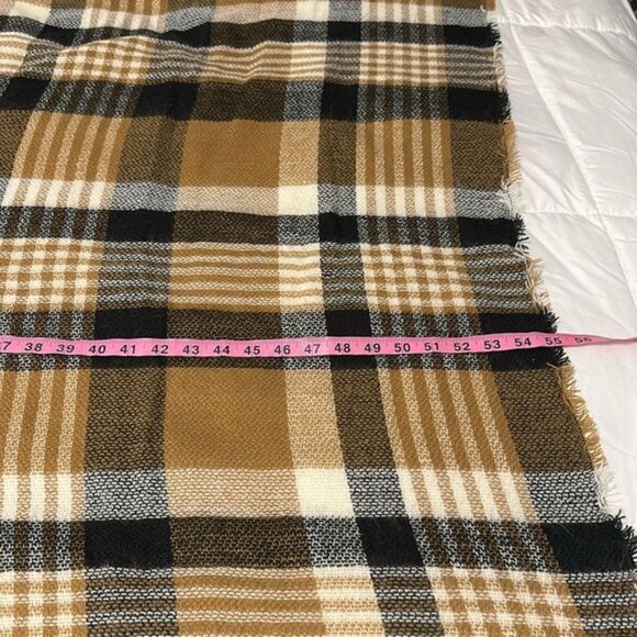 ModCloth Plaid Blanket Scarf Wrap Womens Raw Hem Fringe Minimalist Neck Warmer - Picture 9 of 9